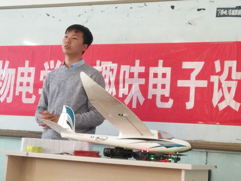 物理与电子科学学院举办趣味电子设计大赛