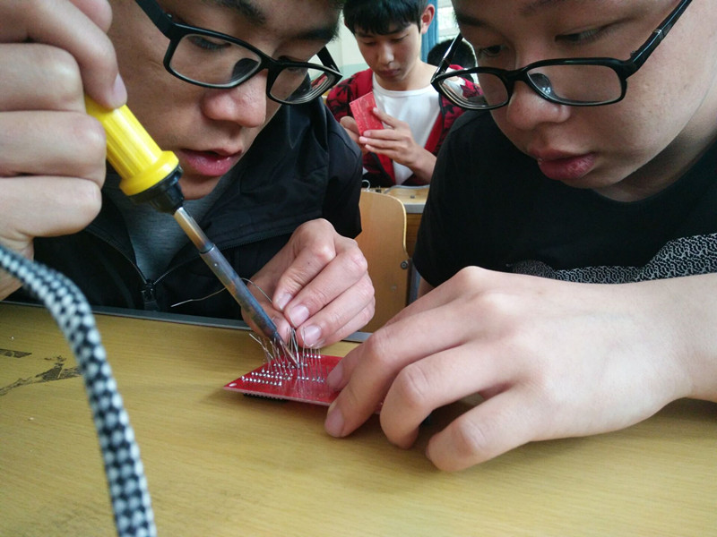 物理与电子科学学院举办趣味电子设计大赛