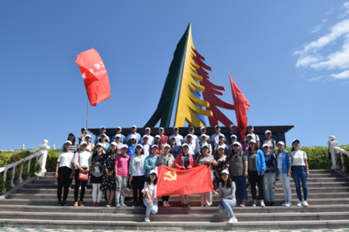 文学院开展“学习右玉精神，争做时代先锋”主题党日活动