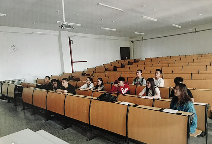美术学院书法系学生党支部召开“党旗下的守望者” 主题党课学用交流会