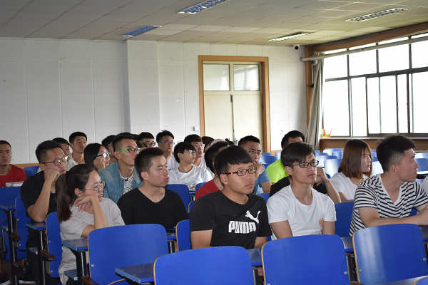 体育学院组织专场招聘会