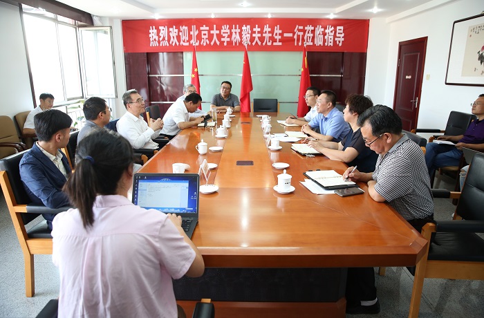 北京大学新结构经济学研究中心主任林毅夫一行莅临我校考察