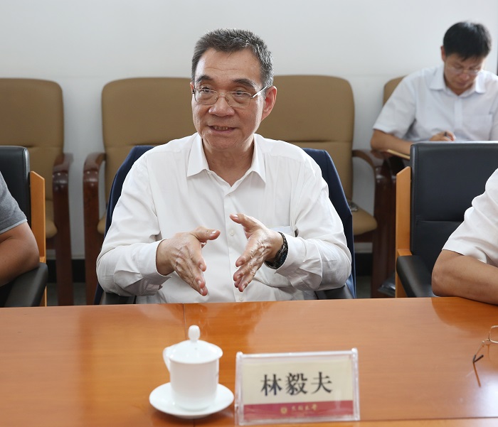 北京大学新结构经济学研究中心主任林毅夫一行莅临我校考察