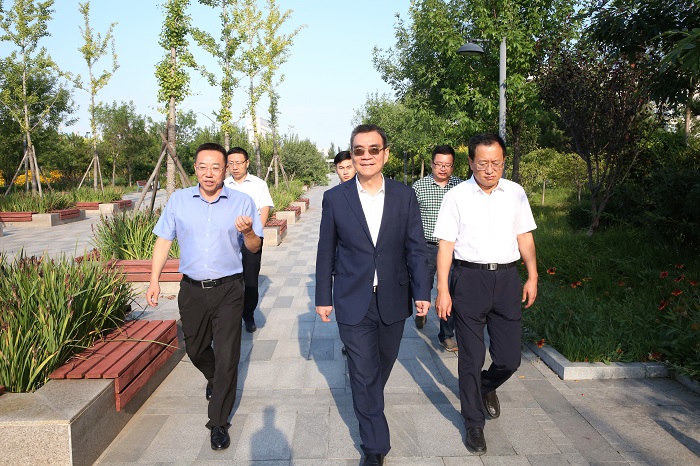 北京大学新结构经济学研究中心主任林毅夫一行莅临我校考察