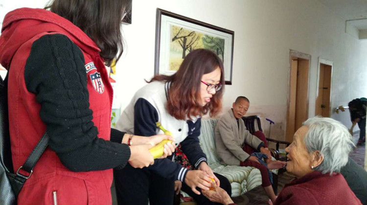 外国语学院青年志愿者协会敬老院之行