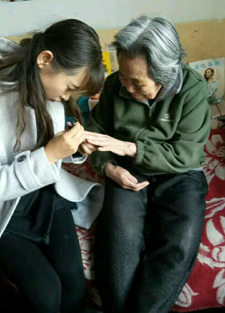 外国语学院青年志愿者协会敬老院之行