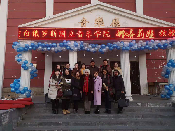 白俄罗斯钢琴教授来音乐学院讲学